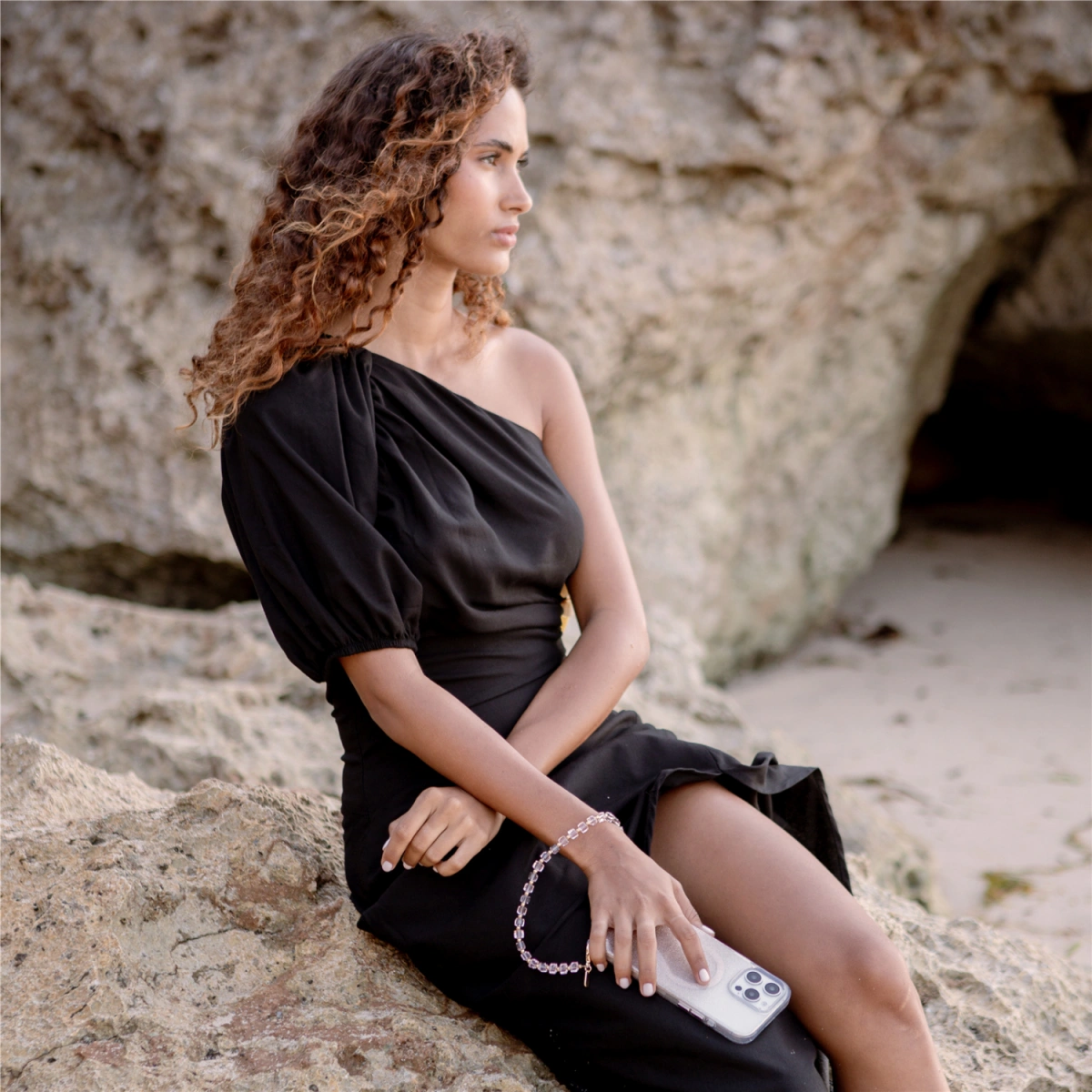 Накладка Uniq для iPhone 16 Pro COEHL Lumino (MagSafe), Rose Gold (IP6.3P(2024)-LUMMRGLD). Фото 8