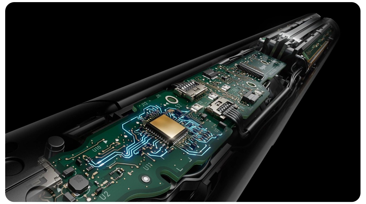 Dyson-Airstrait-Straightener-HT01-04